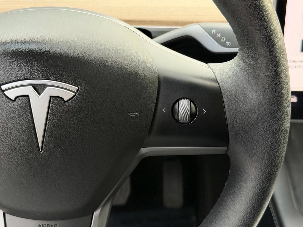 Used 2021 Tesla Model Y Long Range AWD/4WD image 38