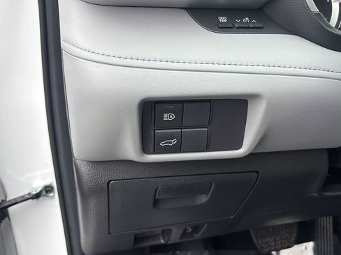 Used 2024 Toyota Highlander XLE image 25