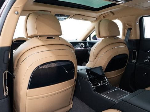 Used 2025 Bentley Flying Spur Plug-In Hybrid image 23