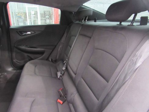 Used 2017 Chevrolet Malibu LT image 18