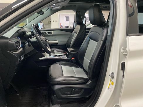 New 2023 Ford Explorer XLT w/ Equipment Group 202A AWD/4WD image 16