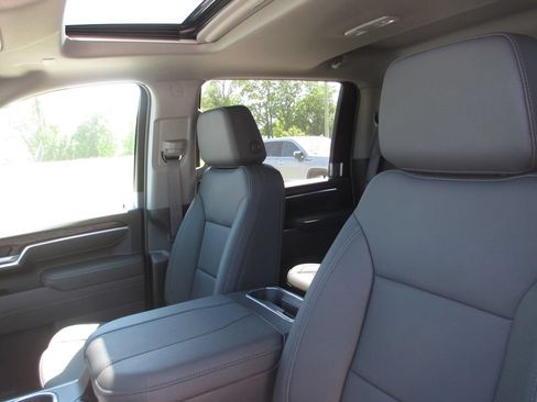 New 2026 GMC Sierra 2500 SLT w/ SLT Premium Package AWD/4WD image 14