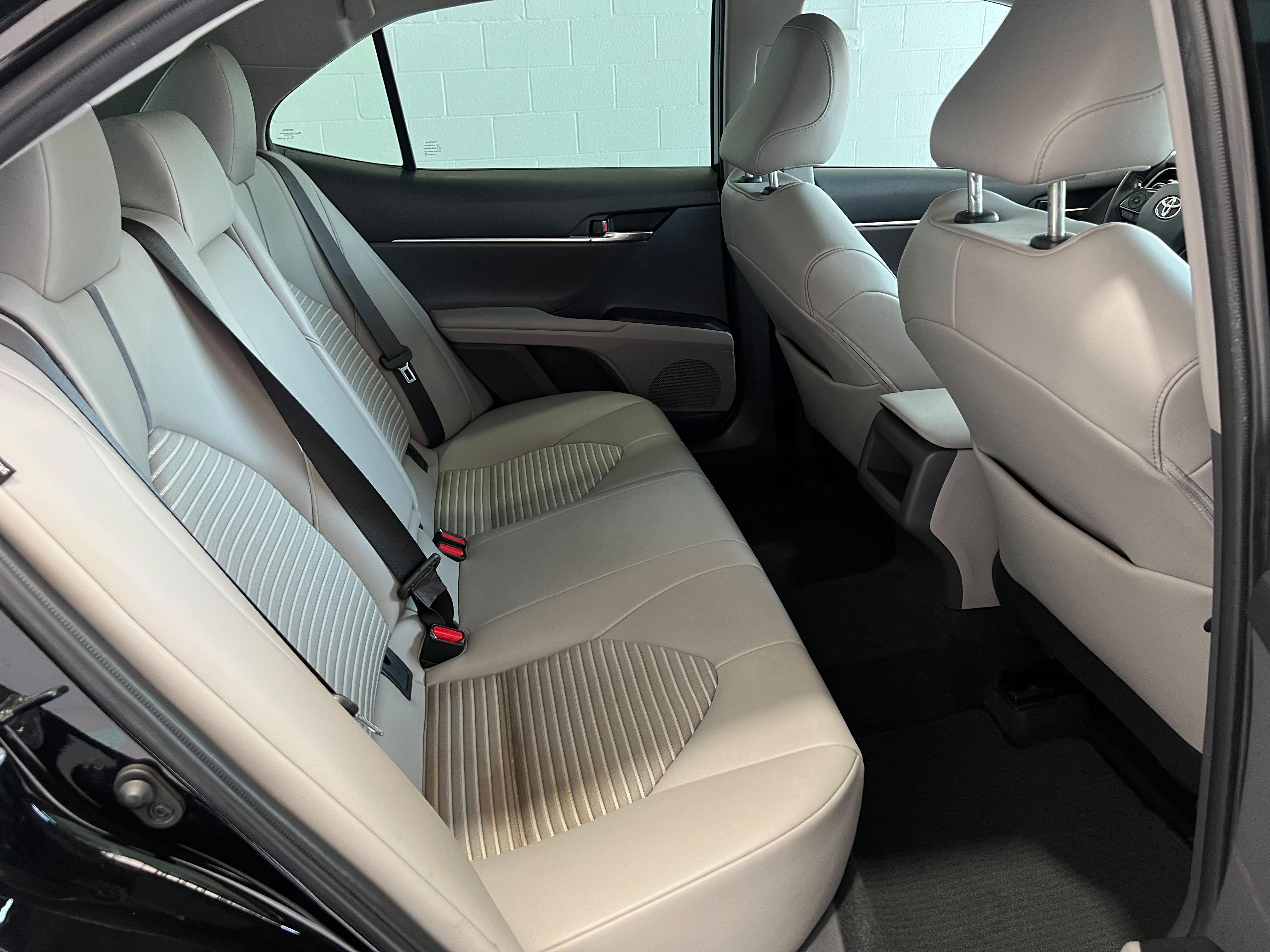 Used 2022 Toyota Camry SE w/ Carpet Mat Package (TMS) FWD image 12