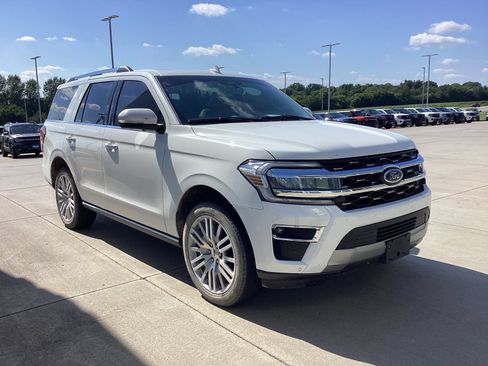 Used 2024 Ford Expedition Limited AWD/4WD image 2