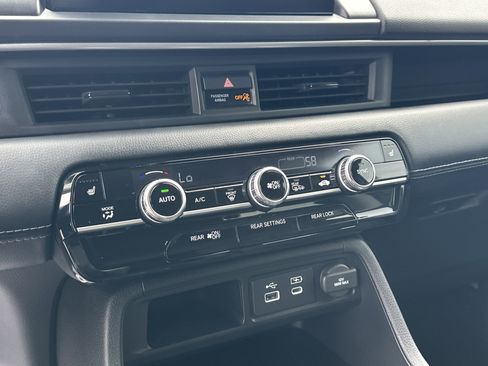 Used 2023 Honda Pilot Touring image 36