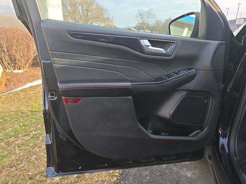 Used 2025 Ford Escape ST-Line image 17