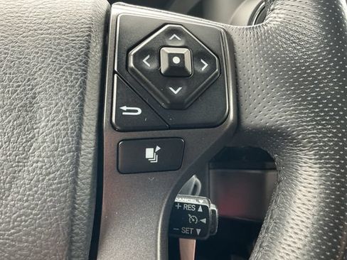Used 2017 Toyota Tacoma TRD Off-Road w/ Tow Package AWD/4WD image 19