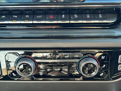 Used 2024 Chevrolet Silverado 1500 ZR2 w/ Technology Package image 30