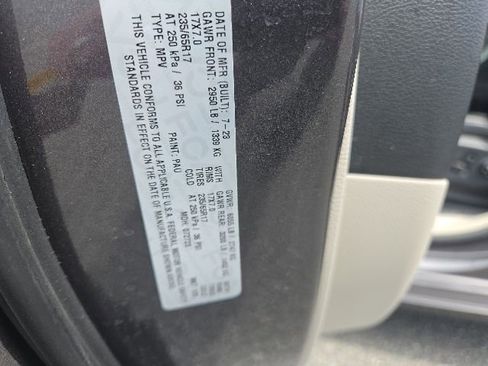 Used 2023 Chrysler Pacifica Touring-L FWD image 17