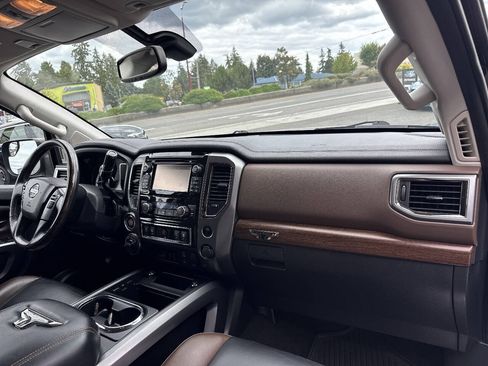 Used 2018 Nissan Titan Platinum Reserve w/ Platinum Utility Package AWD/4WD image 18