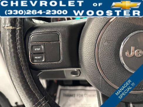 Used 2012 Jeep Wrangler Unlimited Rubicon w/ Max Tow Pkg image 17