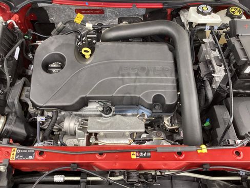 Used 2023 GMC Terrain SLE w/ Driver Convenience Package image 34