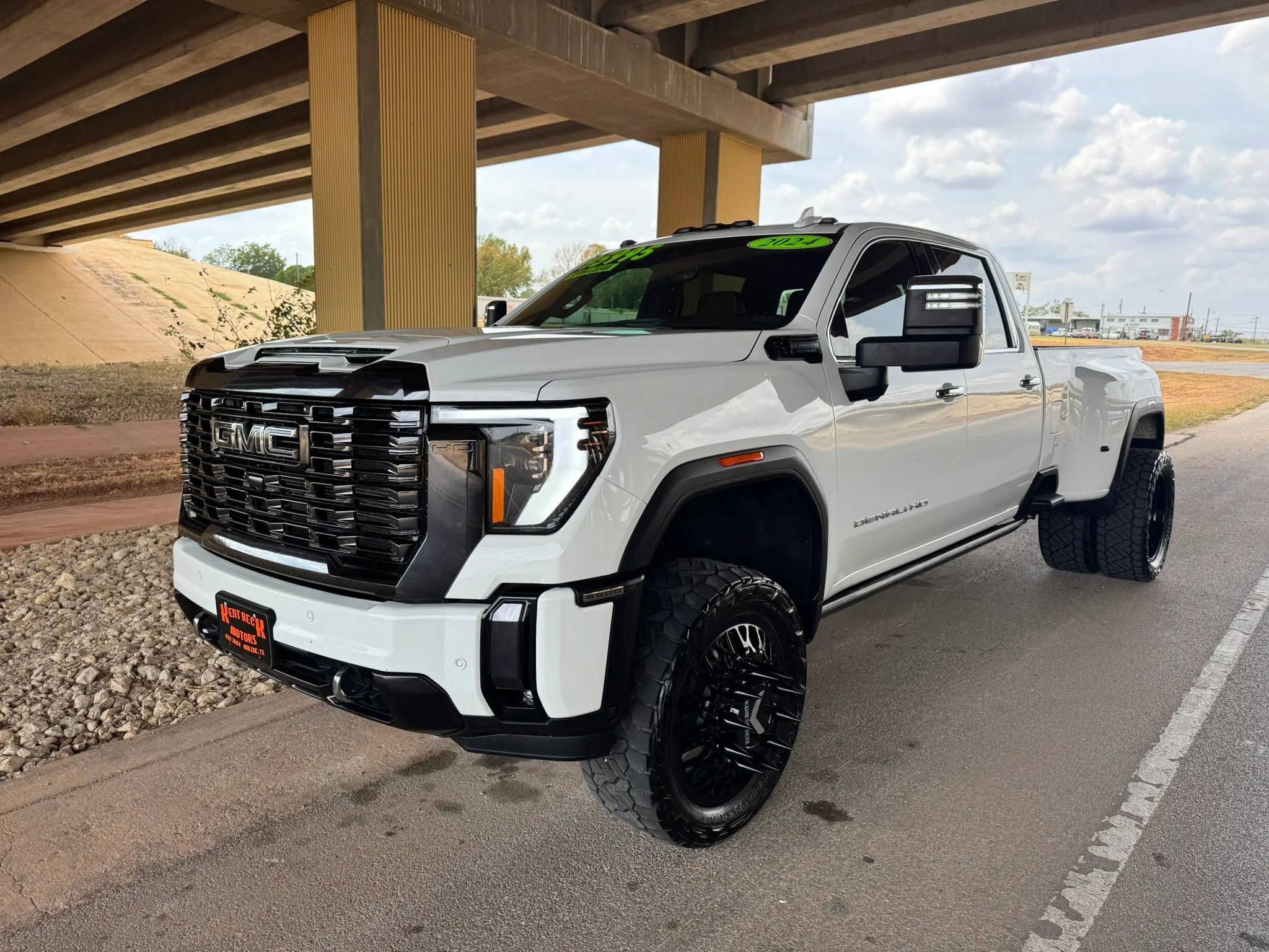 Used 2024 GMC Sierra 3500 Denali Ultimate AWD/4WD image 7