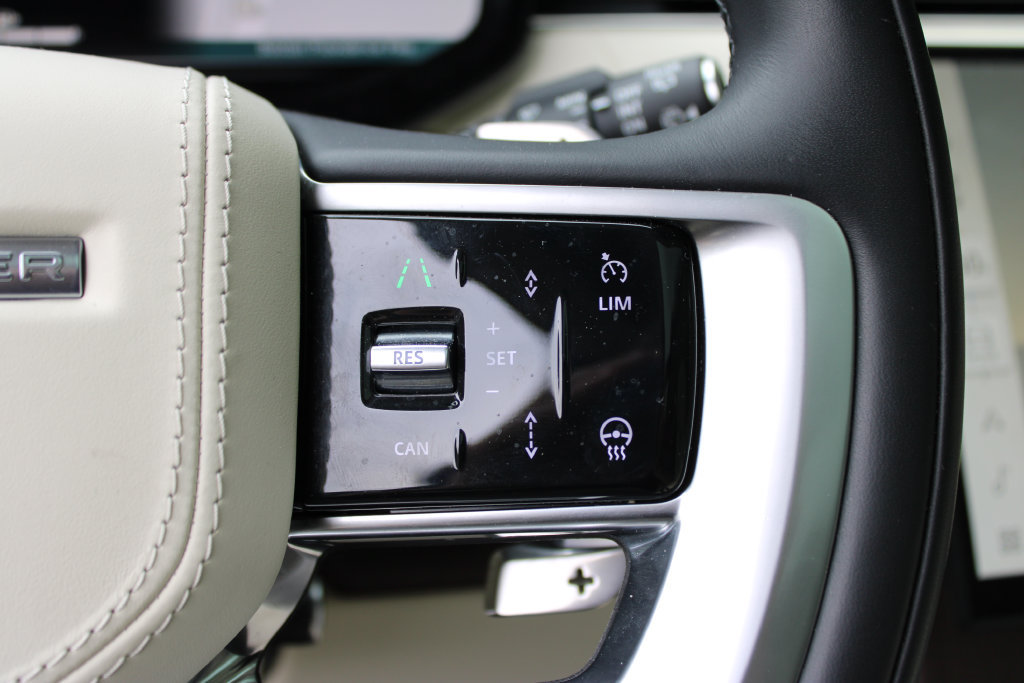 Used 2025 Land Rover Range Rover SE AWD/4WD image 12