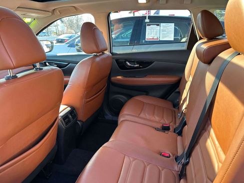 Used 2019 Nissan Rogue SL w/ Premium Package image 9