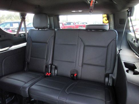 Used 2025 GMC Yukon XL Denali image 33