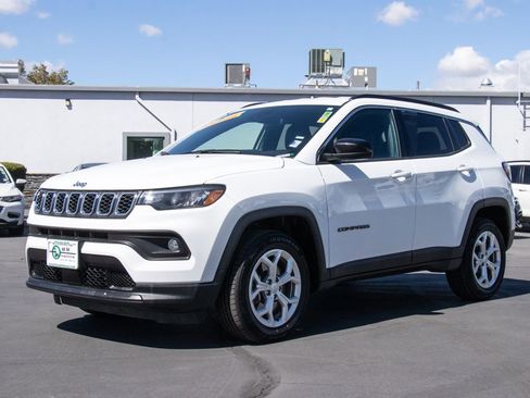 Used 2024 Jeep Compass Latitude AWD/4WD image 3