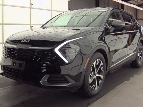 Used 2025 Kia Sportage EX image 2