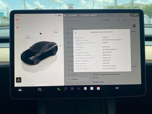 Used 2025 Tesla Model Y Long Range AWD/4WD image 4