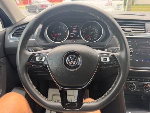 Used 2021 Volkswagen Tiguan SE FWD image 16