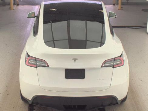 Used 2021 Tesla Model Y Long Range image 10