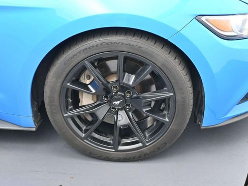Used 2017 Ford Mustang GT Premium w/ Black Accent Package RWD image 31