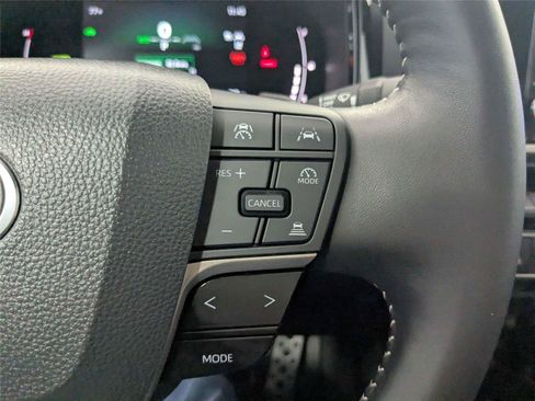 Used 2025 Toyota Camry SE FWD image 17