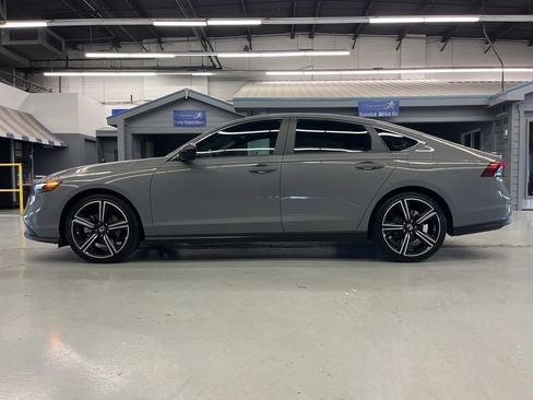 Used 2025 Honda Accord Sport image 4