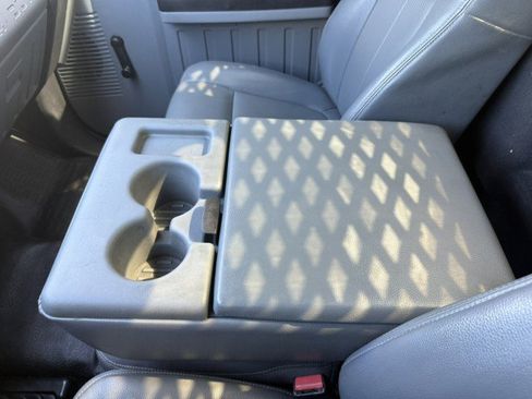 Used 2015 Ford F550 4x4 Regular Cab Super Duty image 23