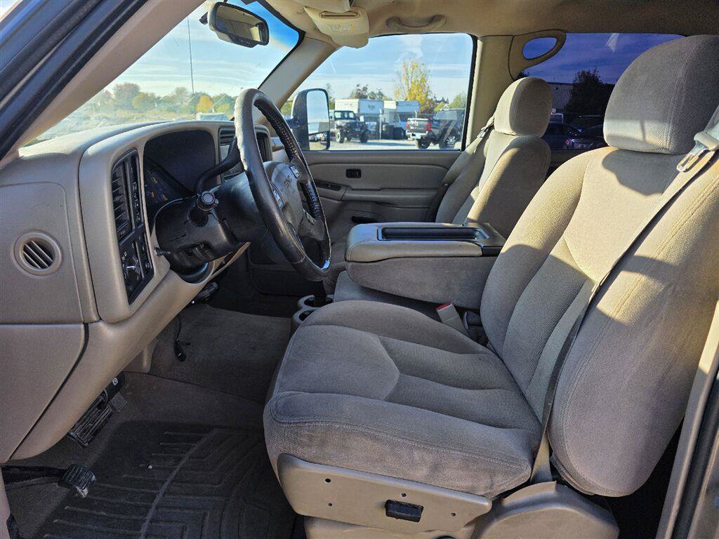 Used 2006 GMC Sierra 2500 SLE w/ Heavy-Duty Power Package AWD/4WD image 8