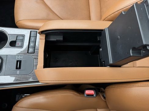 Certified 2022 Toyota Highlander Platinum image 27