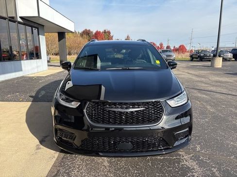 New 2026 Chrysler Pacifica Select w/ S Appearance Package FWD image 7