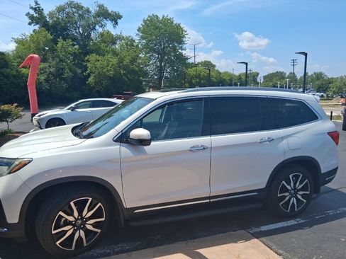 Used 2020 Honda Pilot Elite image 2