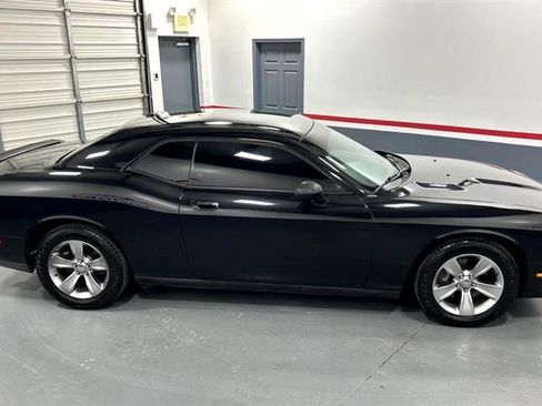 Used 2010 Dodge Challenger R/T image 11