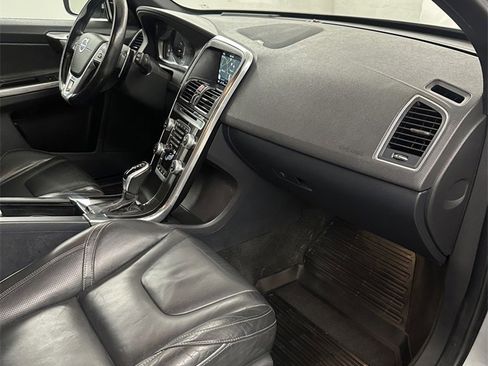 Used 2017 Volvo XC60 T6 R-Design w/ Climate Package image 39