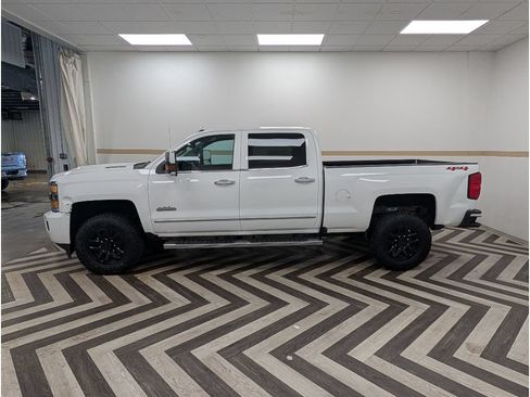 Used 2019 Chevrolet Silverado 2500 High Country w/ Duramax Plus Package AWD/4WD image 3