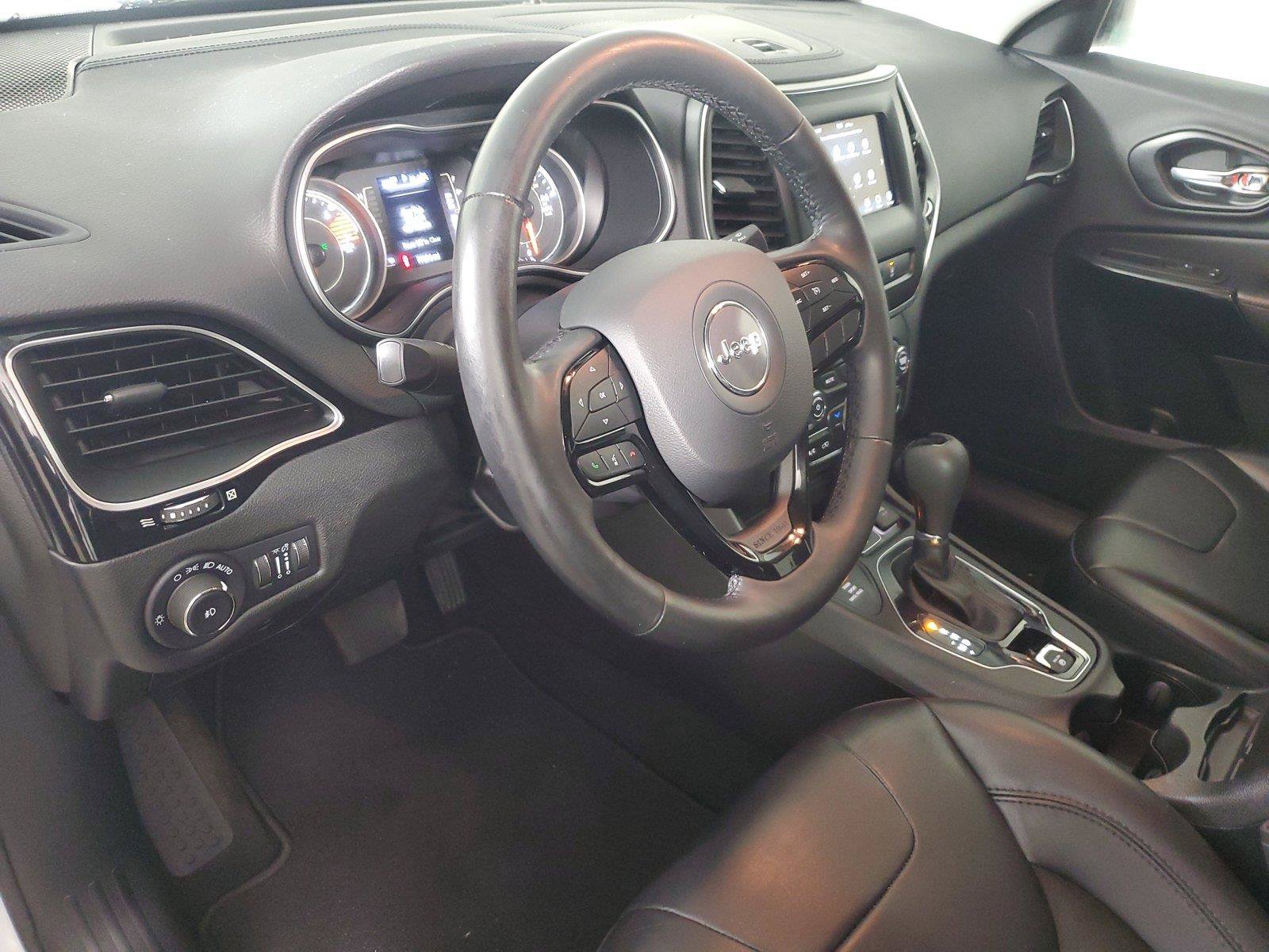 Used 2021 Jeep Cherokee Latitude Plus AWD/4WD image 22