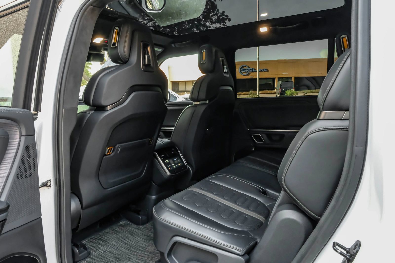 Used 2024 Rivian R1S Adventure Dual AWD/4WD image 50