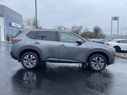 Used 2023 Nissan Rogue SV image 4