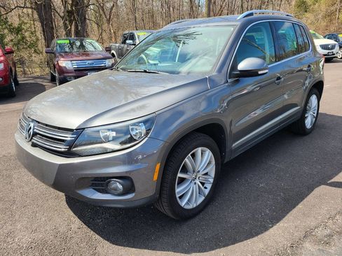 Used 2013 Volkswagen Tiguan SE image 2