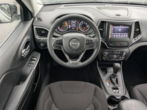 Used 2019 Jeep Cherokee Latitude w/ Popular Appearance Group FWD image 20