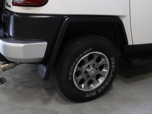 Used 2013 Toyota FJ Cruiser 4WD w/ Upgrade Pkg image 25