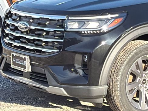 New 2026 Ford Explorer Active w/ Active Comfort Package image 2