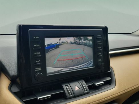 Used 2019 Toyota RAV4 XLE Premium FWD image 27