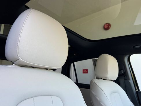 Certified 2025 Mercedes-Benz GLA 250 image 22
