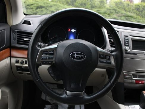 Used 2013 Subaru Outback 2.5i Limited w/ Moonroof Pkg AWD/4WD image 18