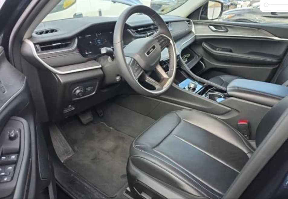 Used 2023 Jeep Grand Cherokee L Limited w/ Luxury Tech Group II AWD/4WD image 5