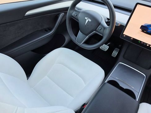 Used 2023 Tesla Model Y Performance AWD/4WD image 35