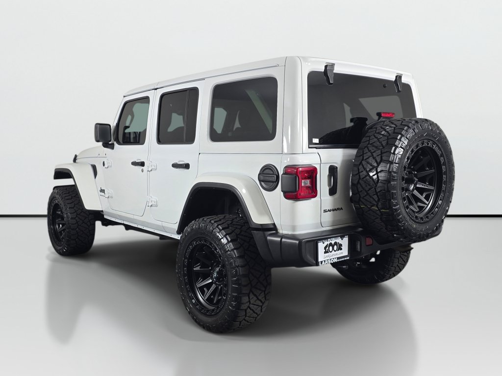 Used 2025 Jeep Wrangler Unlimited Sahara AWD/4WD image 3