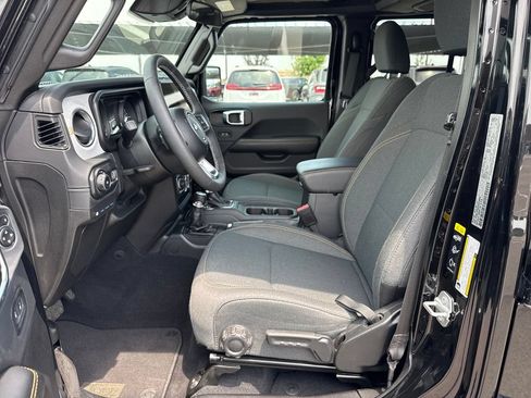 Used 2025 Jeep Wrangler Unlimited Sahara w/ Safety Group AWD/4WD image 22